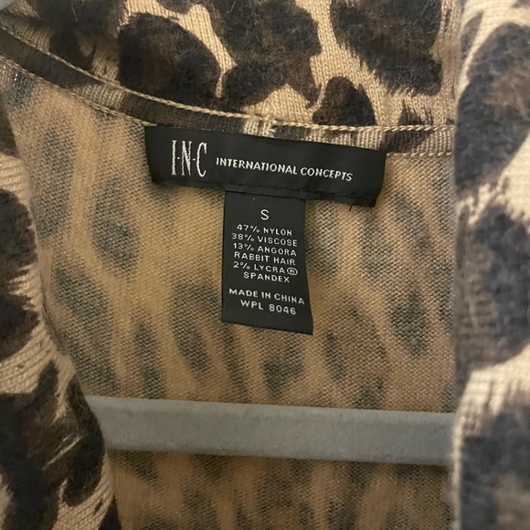 Leopard print cowl neck sweater - Picture 2 of 2